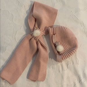Beautiful knitted scarf and hat! Like new!